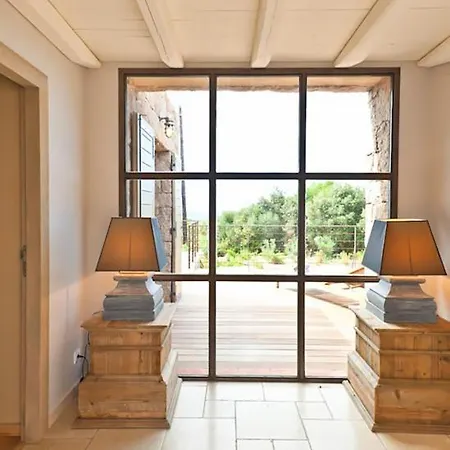Pruno Sleeps 6 Pool Air Con Wifi