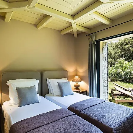 Pruno Sleeps 6 Pool Air Con Wifi *